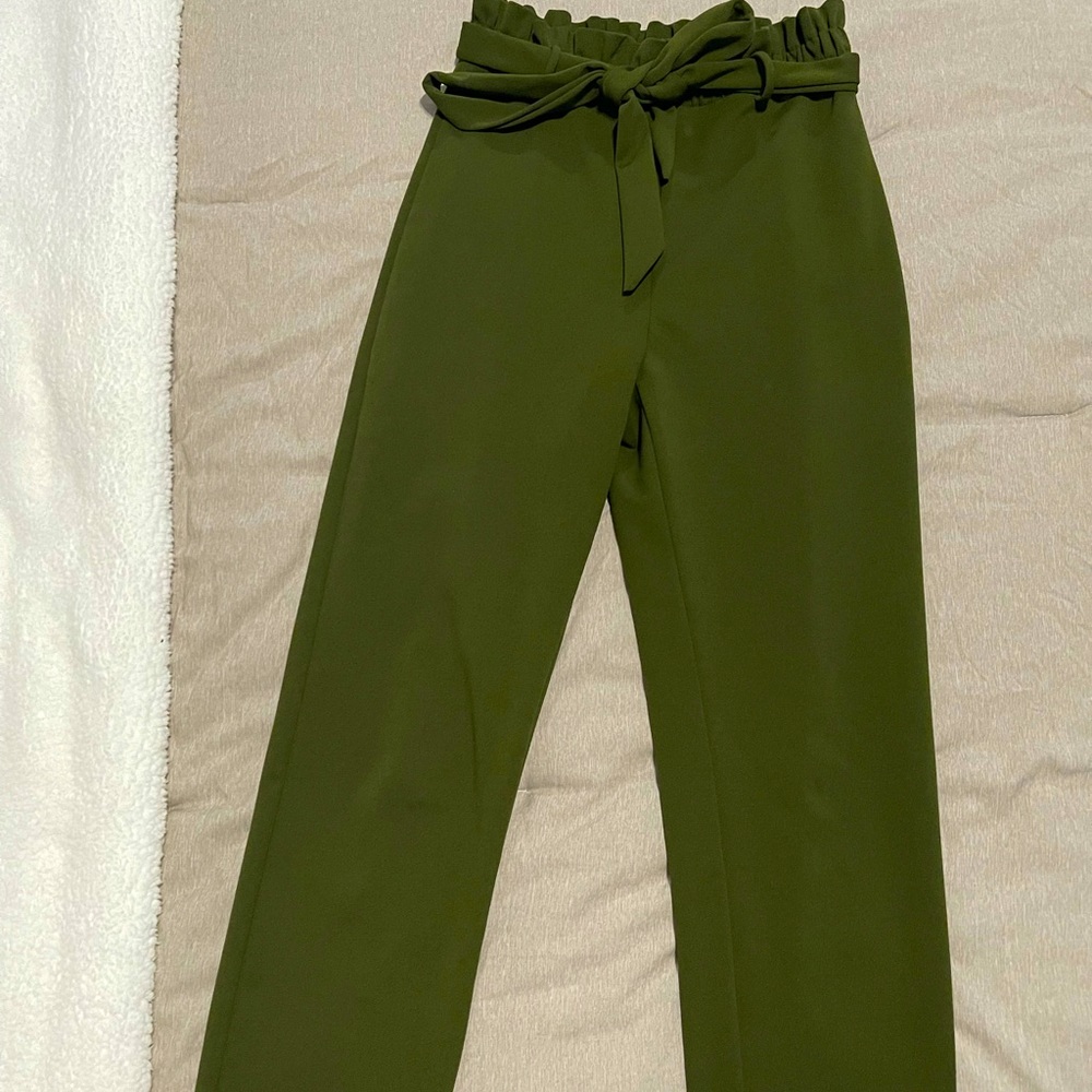 Windsor’s women’s green pantsuit. size small.